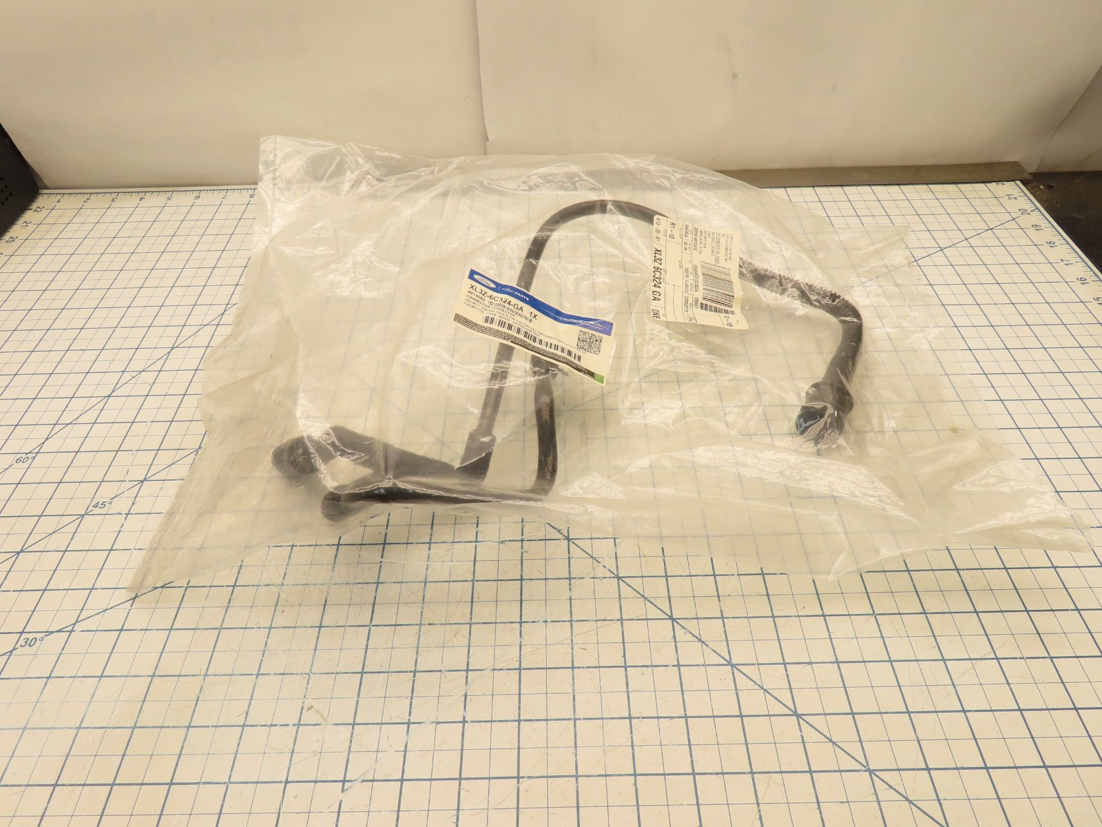 thumbnail image 2 of Ford OEM XL3Z-6C324-HA PCV Valve With Hose – Push In Style For F150, F250, Expedition 1999–2001 2 of 4