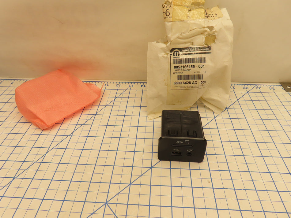 Mopar 68096428AD Media Center Hub Outlet USB SD AUX