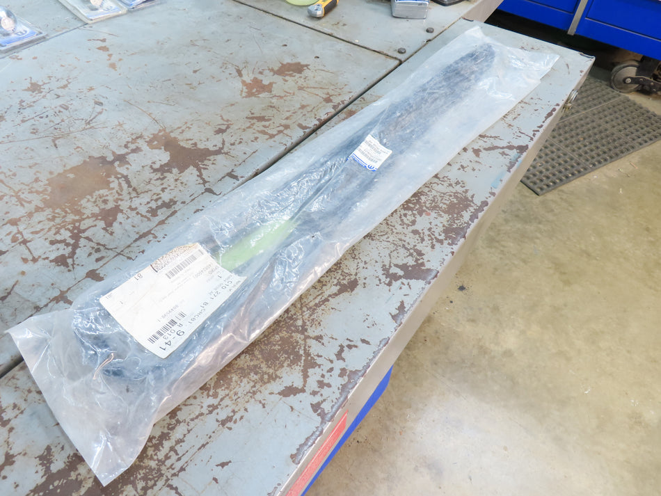 Mopar 68040038AE Weatherstrip Door Glass Channel Right RH Factory Sealed