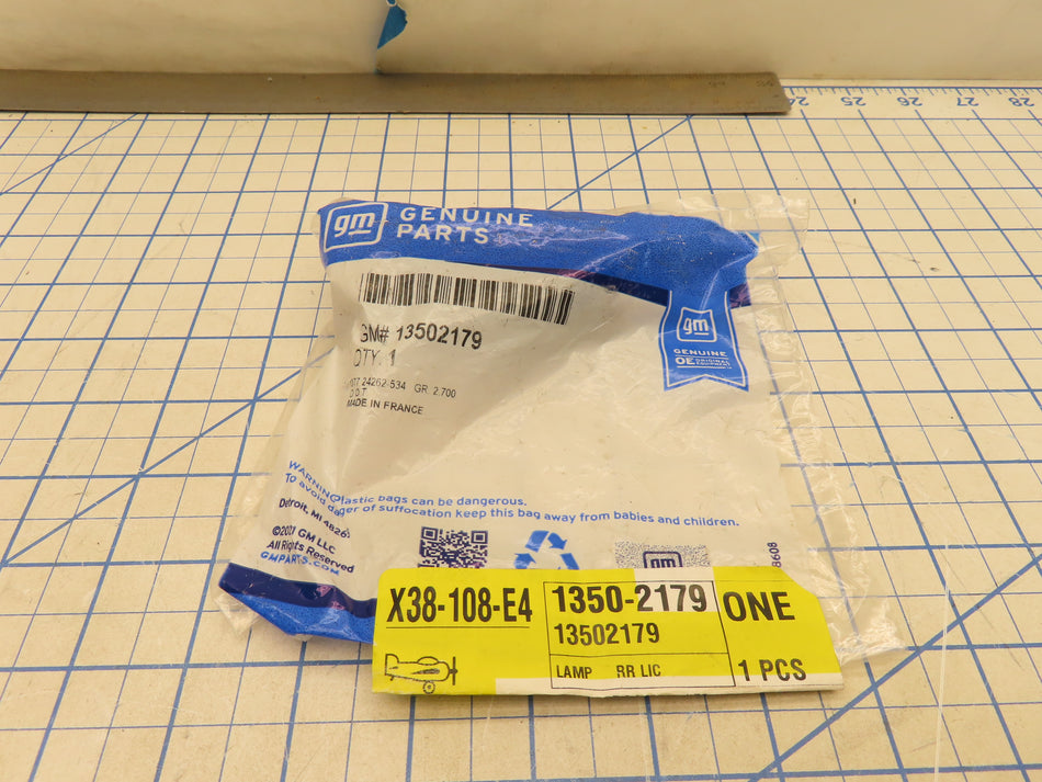 GM 13502179 License Plate Light Lamp Factory Sealed General Motors